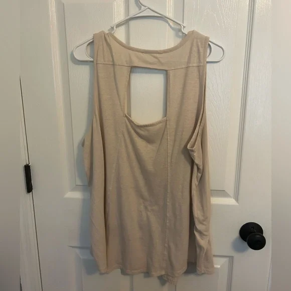 Maurice’s Design Tank Top - Picture 3 of 3